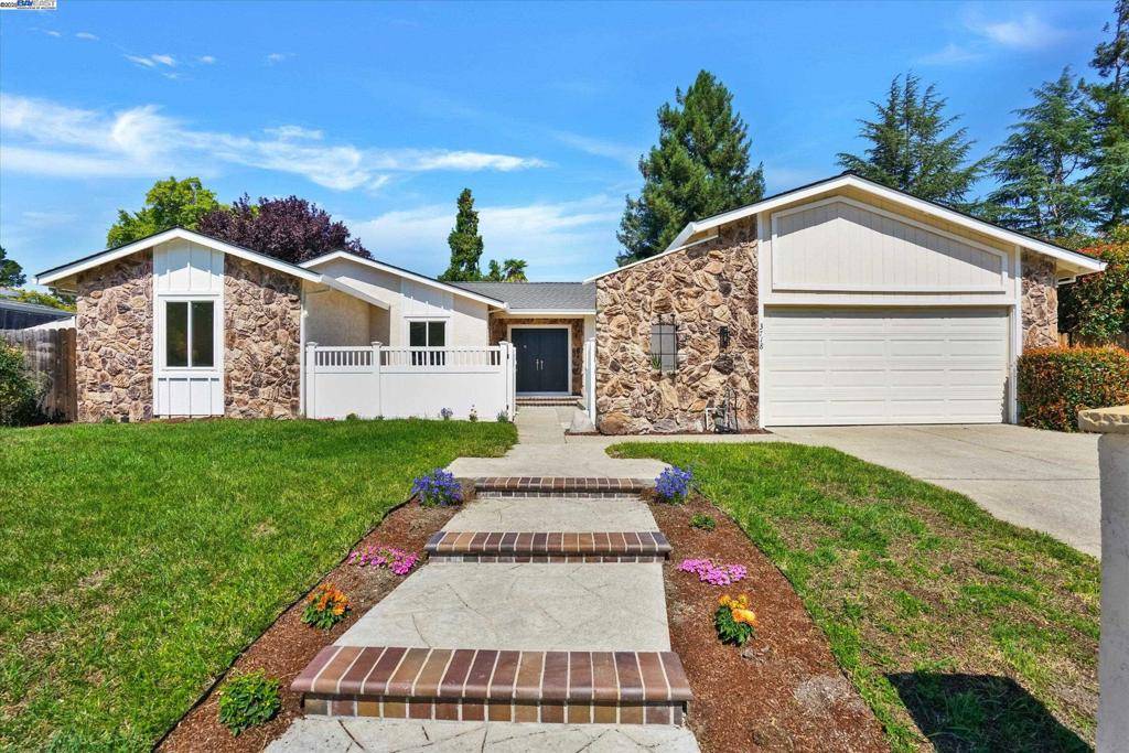 San Ramon, CA 94583,3718 Norris Canyon Rd