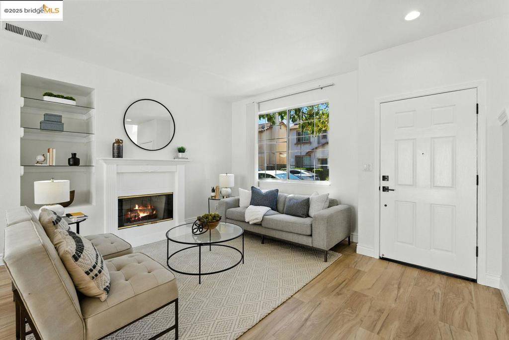 San Leandro, CA 94579,15470 Heron Dr