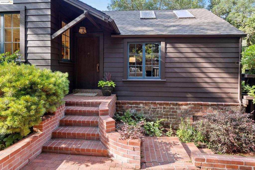 Oakland, CA 94611,6100 Thornhill Dr
