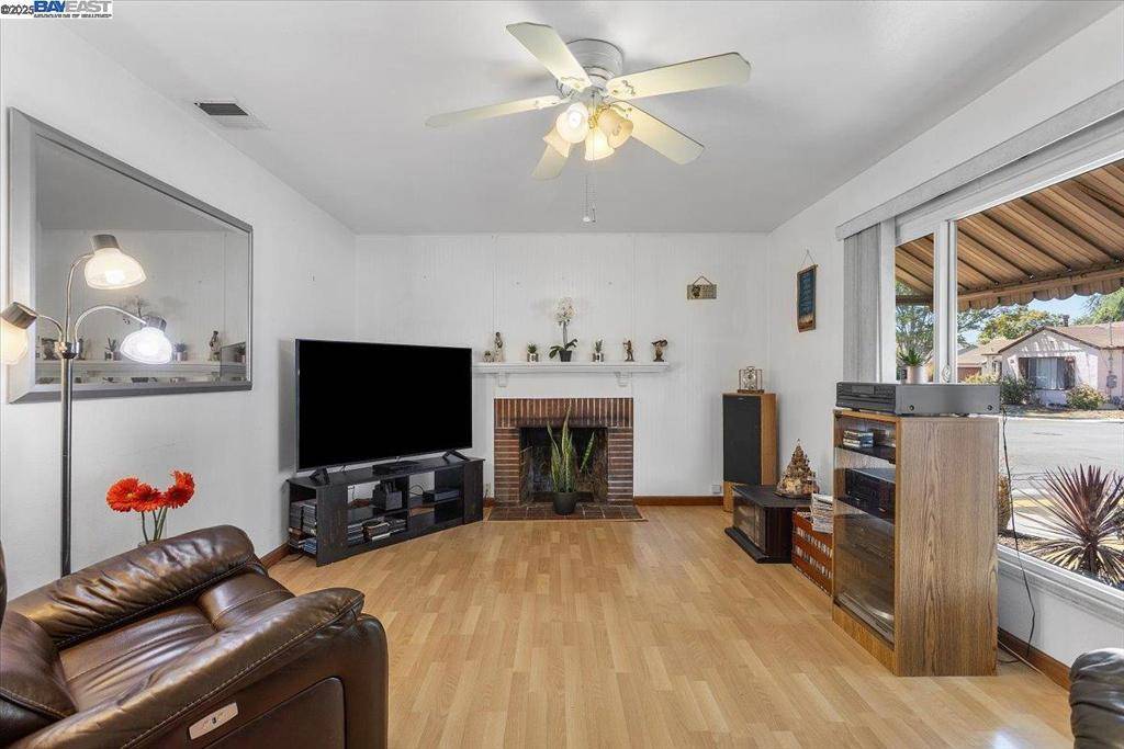 San Leandro, CA 94579,15106 Edgemoor St