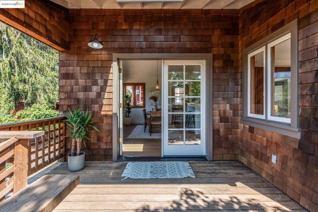 Oakland, CA 94602,3176 Jordan Rd