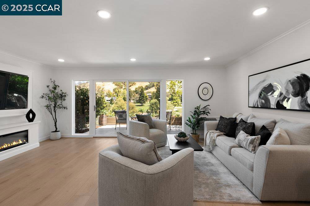Walnut Creek, CA 94595,3434 Tice Creek Dr #5