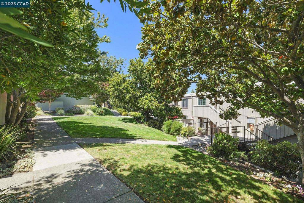 Walnut Creek, CA 94595-0000,1425 Canyonwood Ct. #6