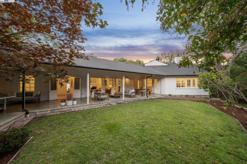 Orinda, CA 94563,11 CRANE COURT