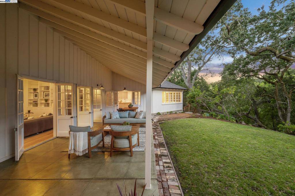 Orinda, CA 94563,11 CRANE COURT