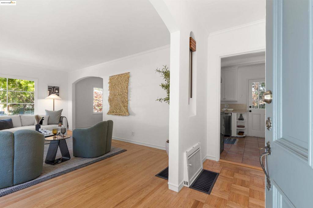 Oakland, CA 94602,2451 Carmel St