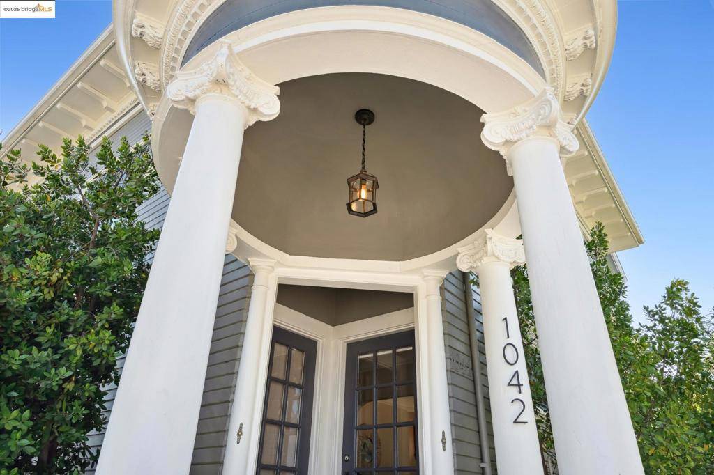 Alameda, CA 94501,1042 Santa Clara Ave