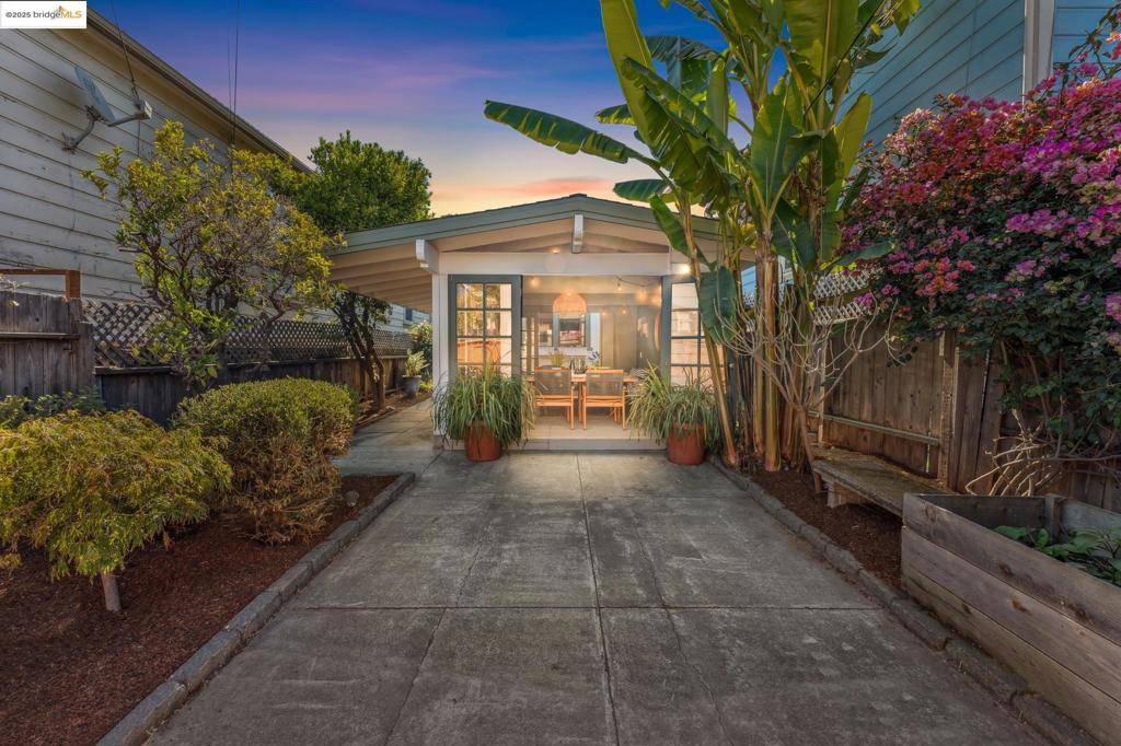 Oakland, CA 94607,350 Henry St