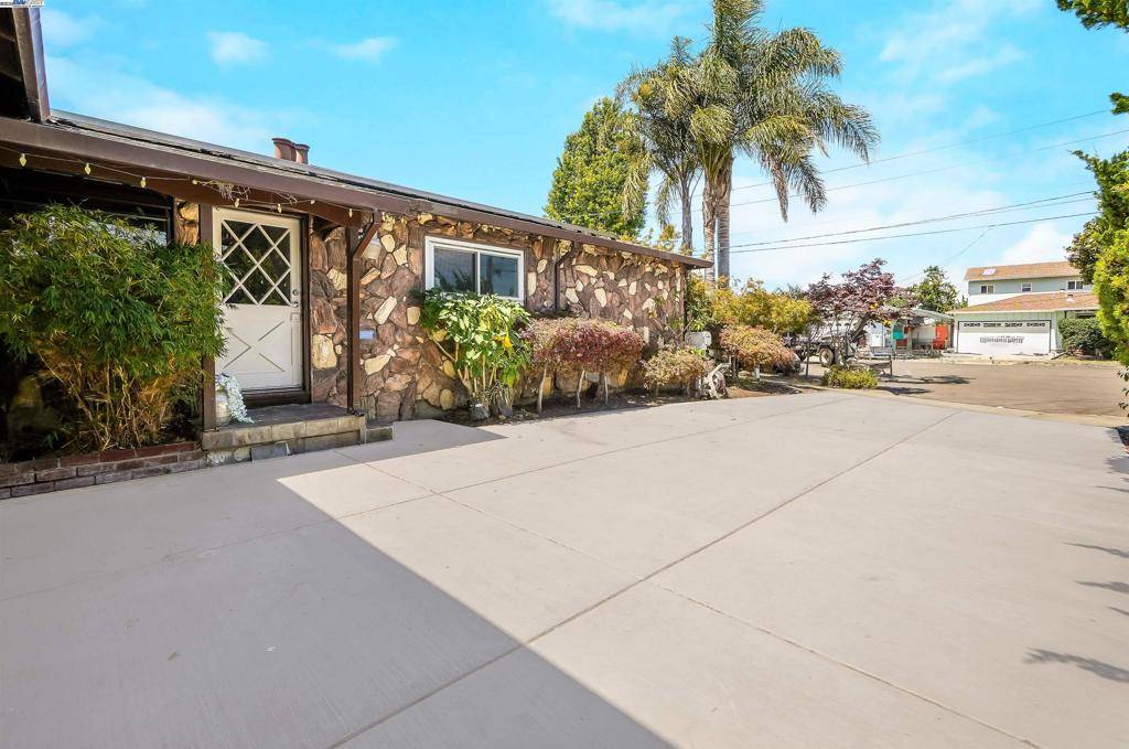 Hayward, CA 94544,512 Teasdale Pl