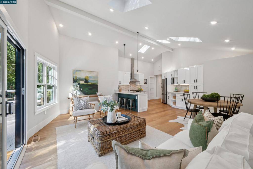 Lafayette, CA 94549,973 4Th St