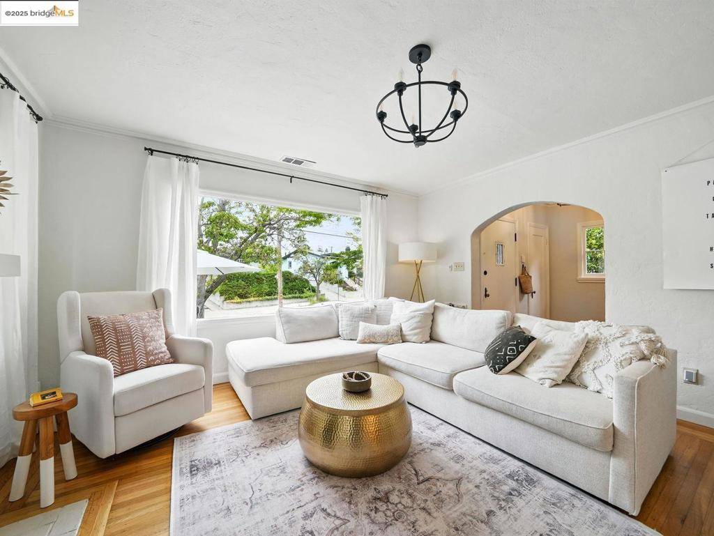 Oakland, CA 94602,3712 Maple AVE