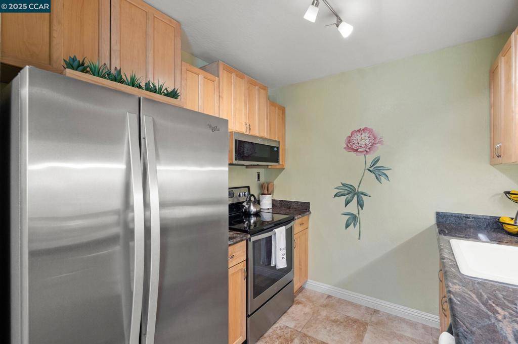Walnut Creek, CA 94597-2854,2704 Oak Road #80