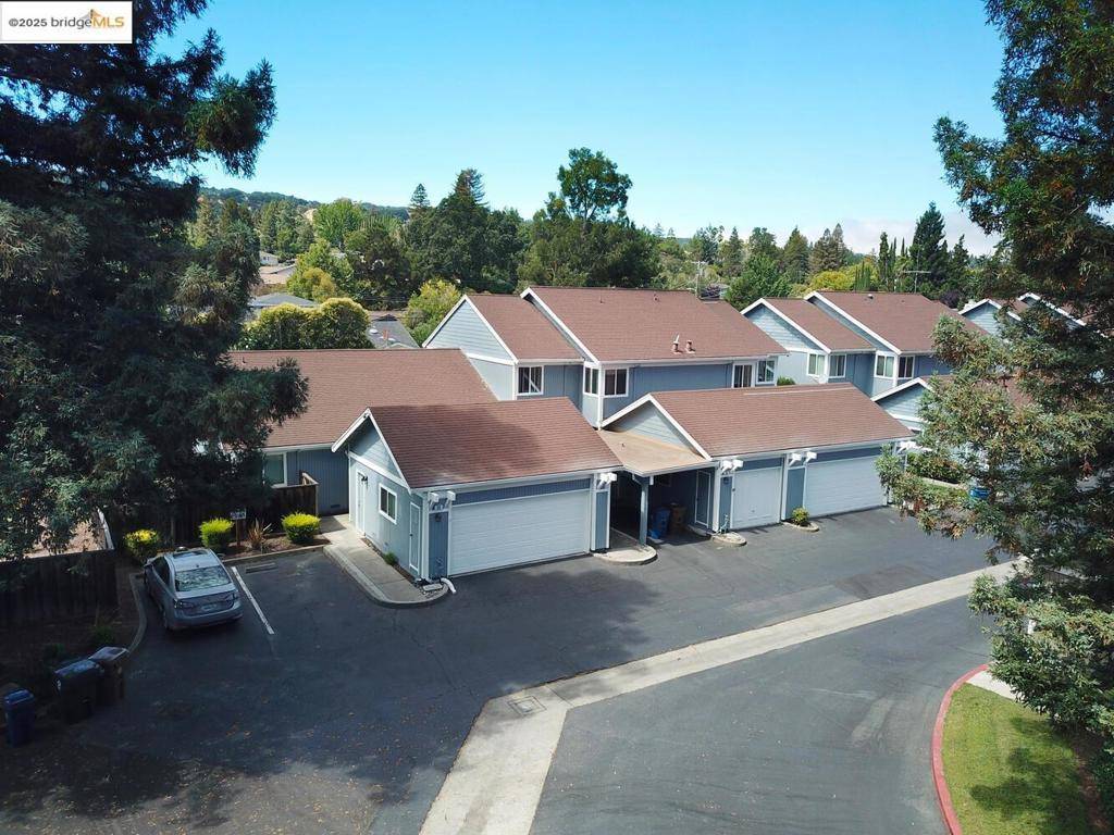Martinez, CA 94553,20 Donegal Way