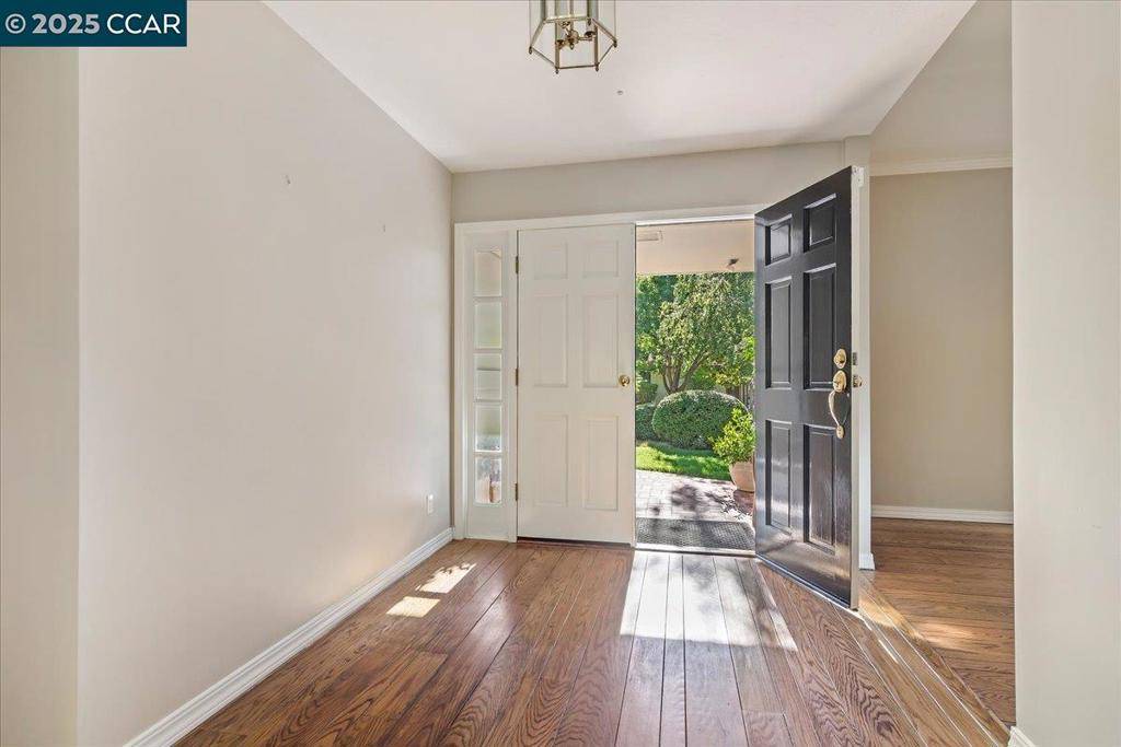 Orinda, CA 94563,539 Dalewood Dr