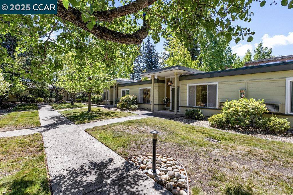 Walnut Creek, CA 94595,1833 Skycrest Dr #2