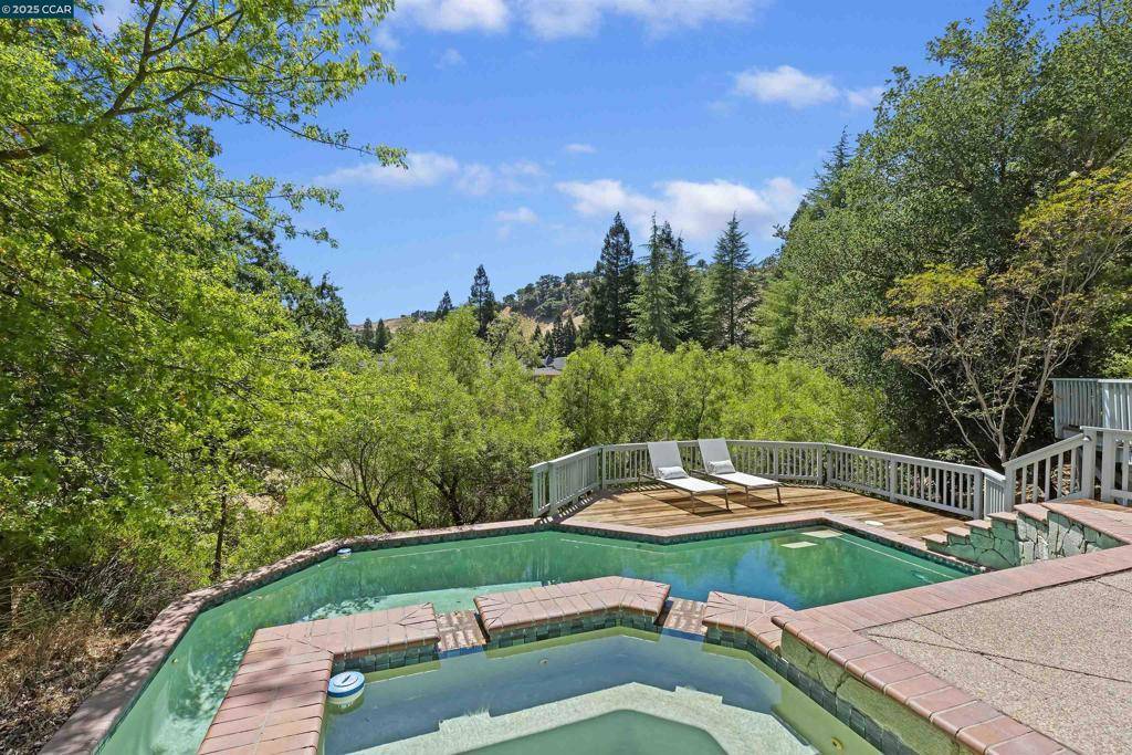 Lafayette, CA 94549,30 Crestview Ct