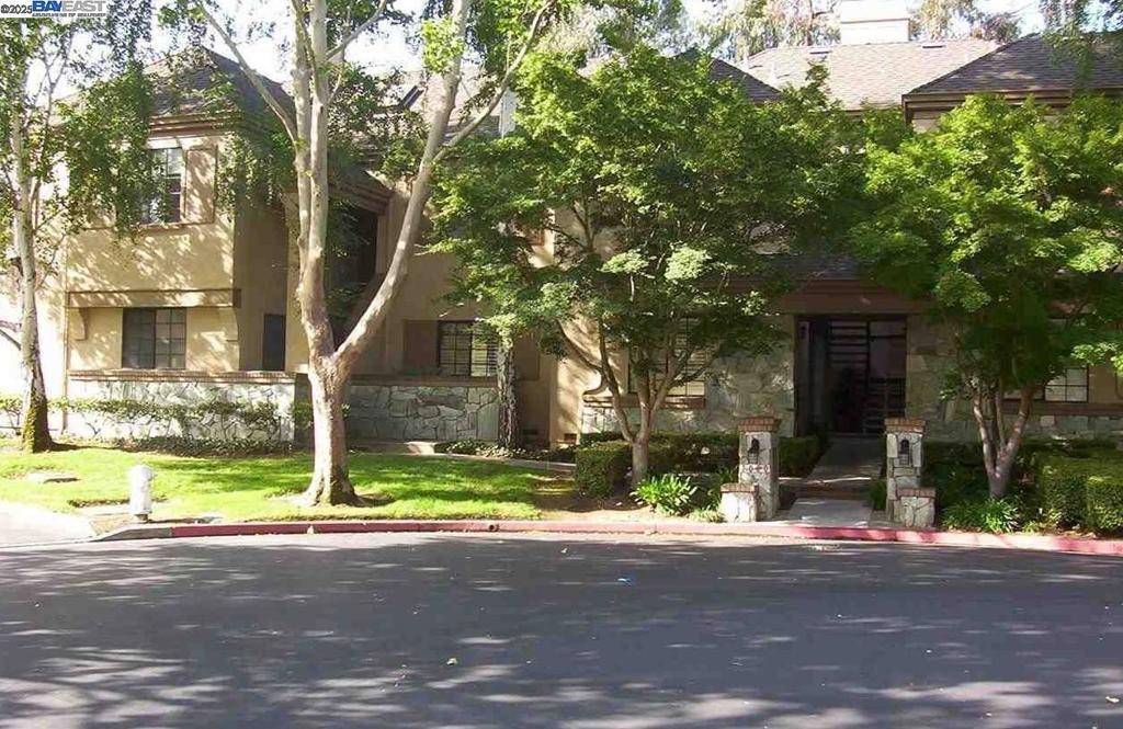 San Ramon, CA 94582,2000 Canyon Woods Dr #A