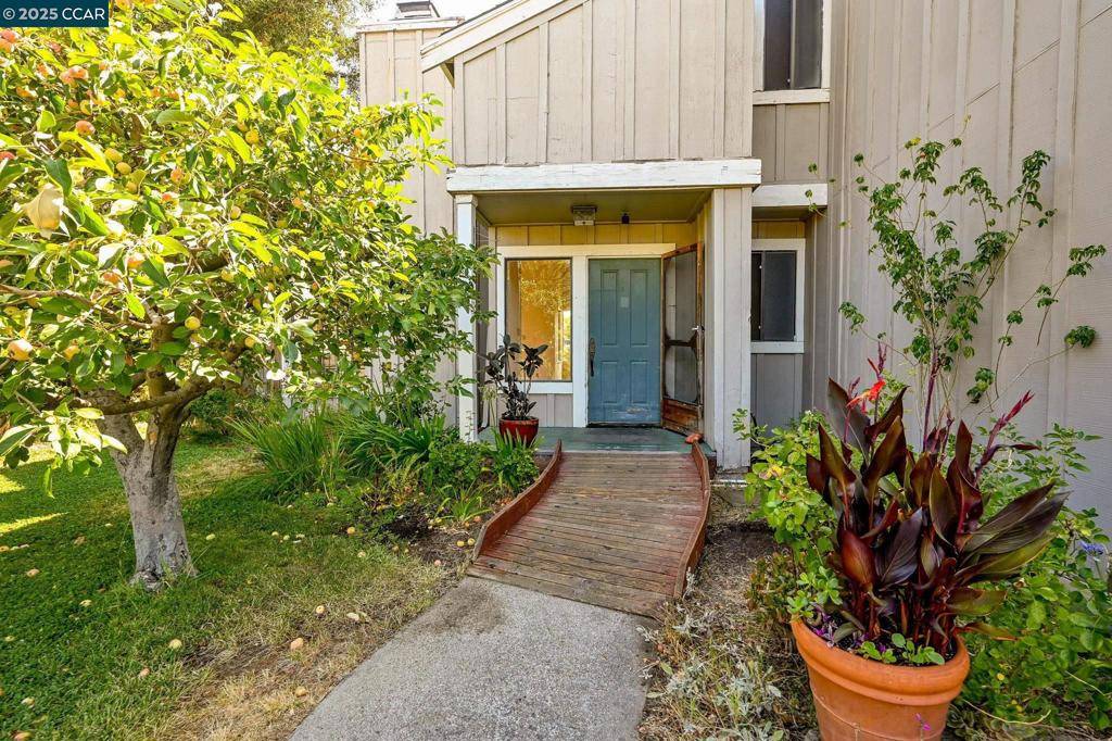 Pleasant Hill, CA 94523,9 Lone Oak Ct