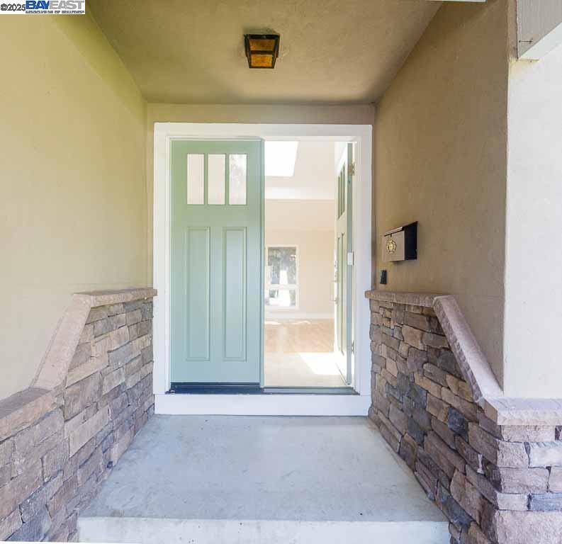 Pleasanton, CA 94588,7897 Meadowbrook Court