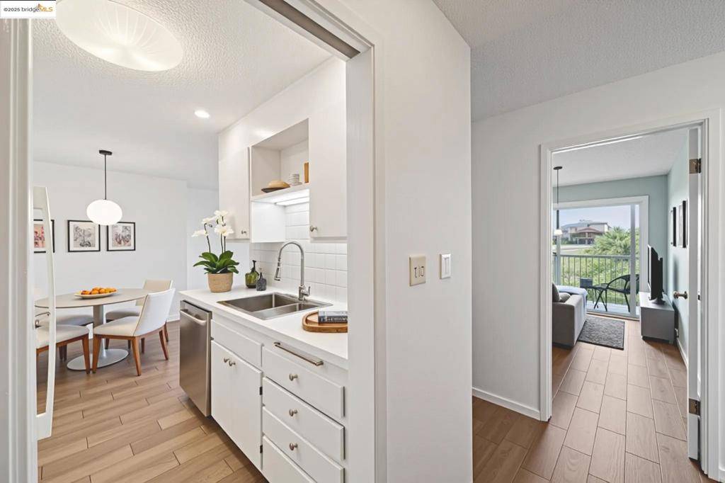 Berkeley, CA 94704,2 Panoramic Way #105