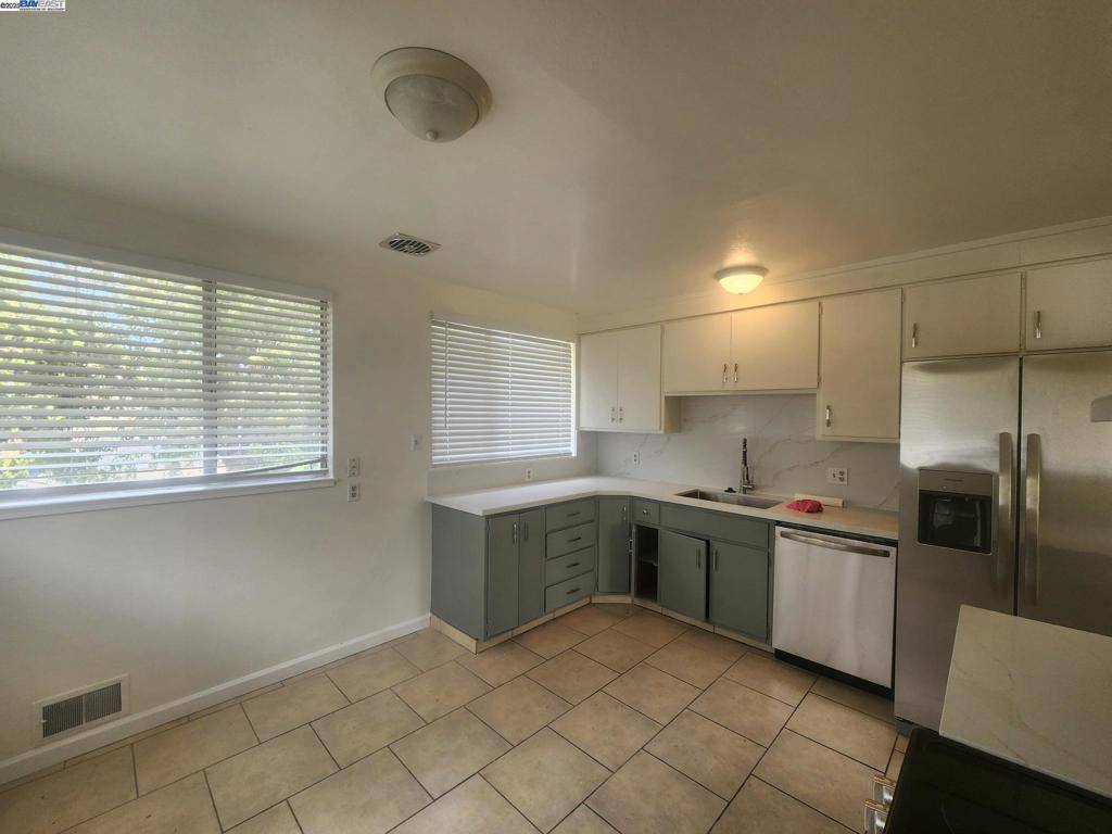 Castro Valley, CA 94546,18751 Center St