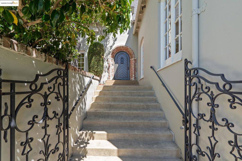 Piedmont, CA 94611,33 Richardson Way