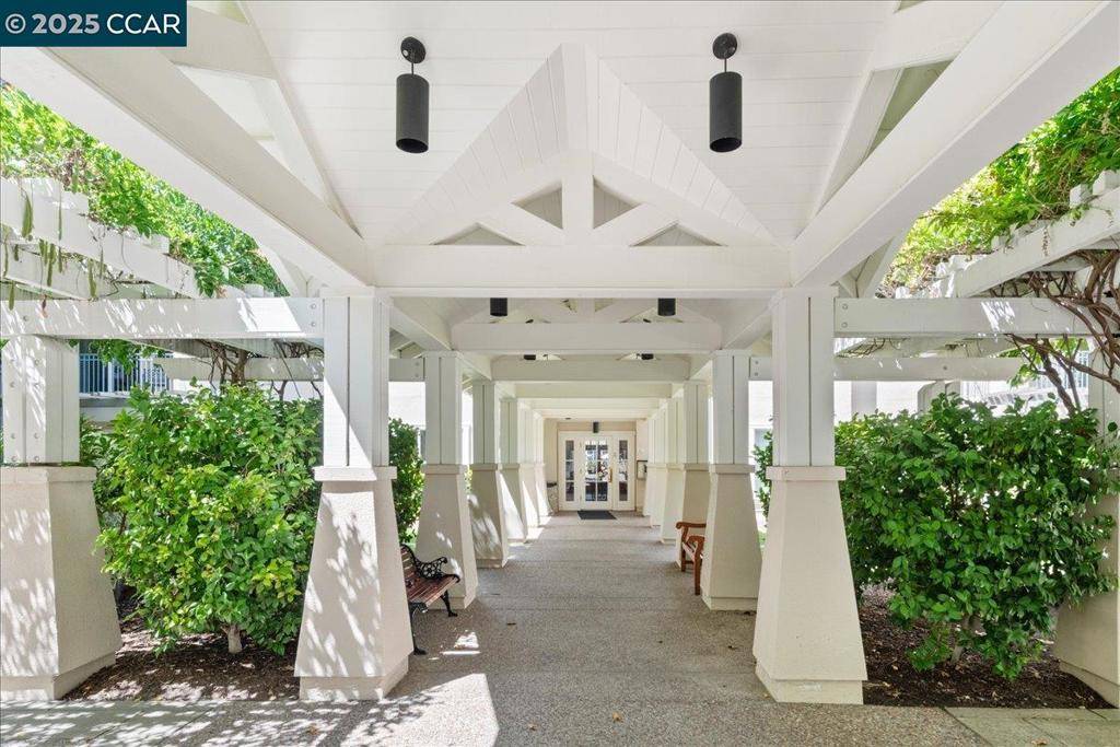 Walnut Creek, CA 94595,1860 Tice Creek Dr #1354