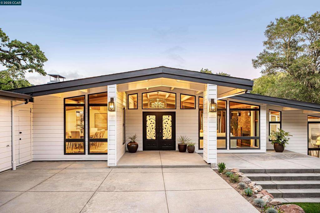 Orinda, CA 94563,8 Oak Arbor Rd