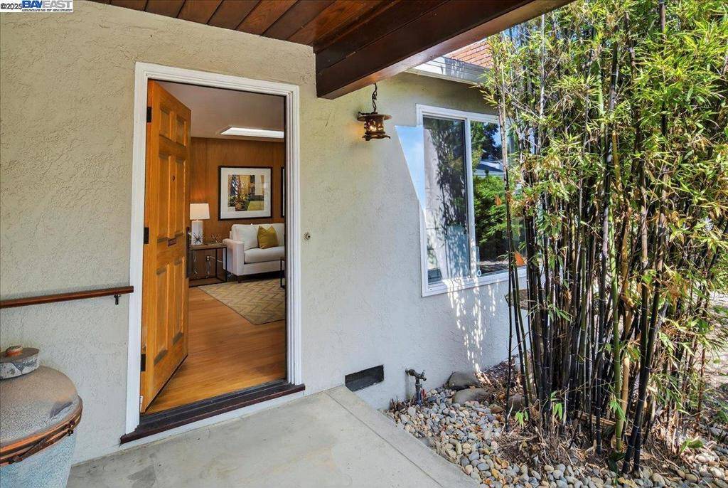 Castro Valley, CA 94546,19347 Parsons Ave