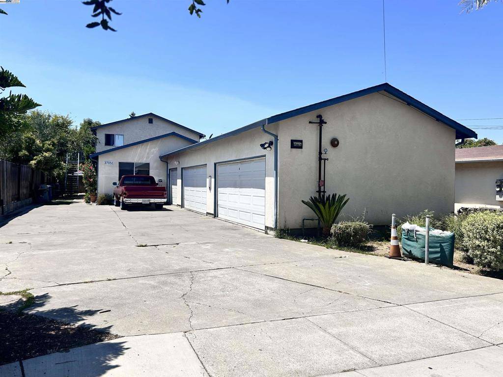 Newark, CA 94560,37051 Walnut St