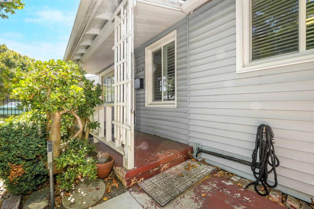 Oakland, CA 94603,559 Almanza Dr
