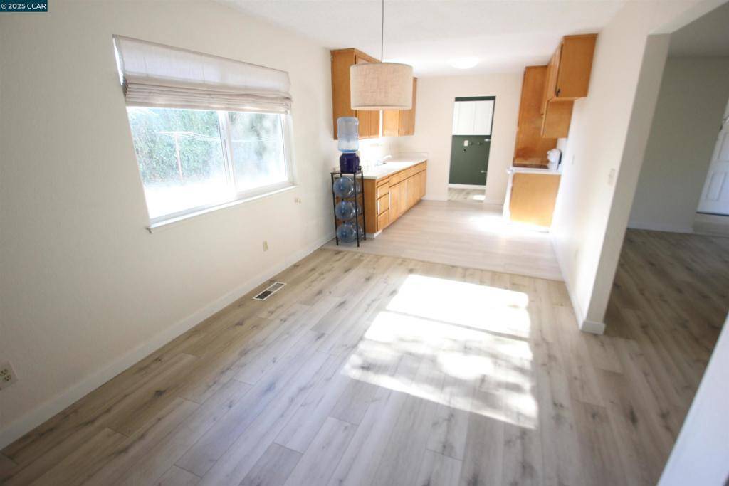 Isleton, CA 95641,10 School St
