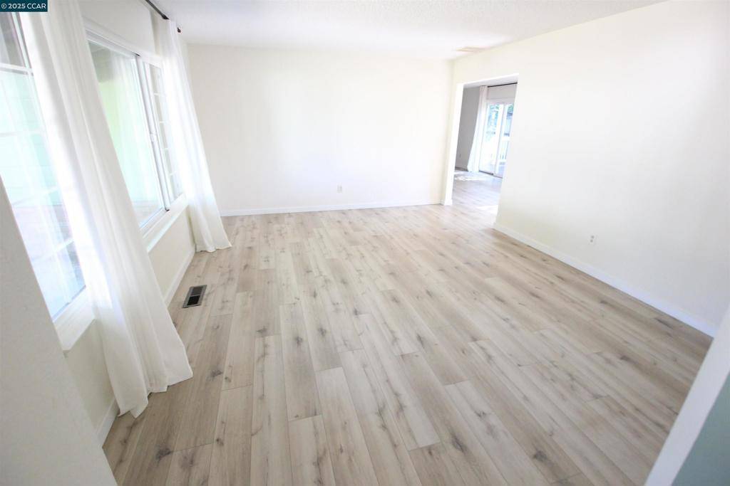 Isleton, CA 95641,10 School St