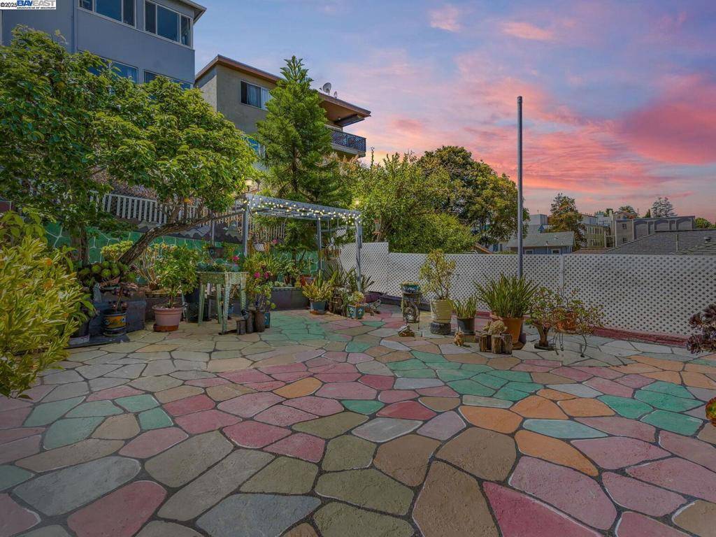 Oakland, CA 94606,473 Newton Ave