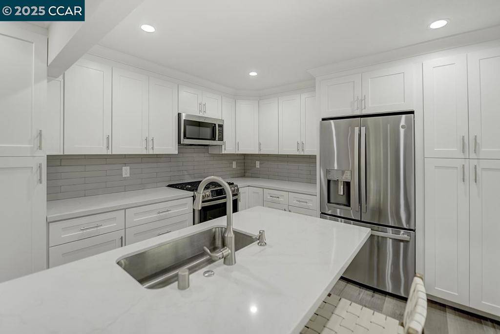 Walnut Creek, CA 94595,1124 Singingwood Ct #5