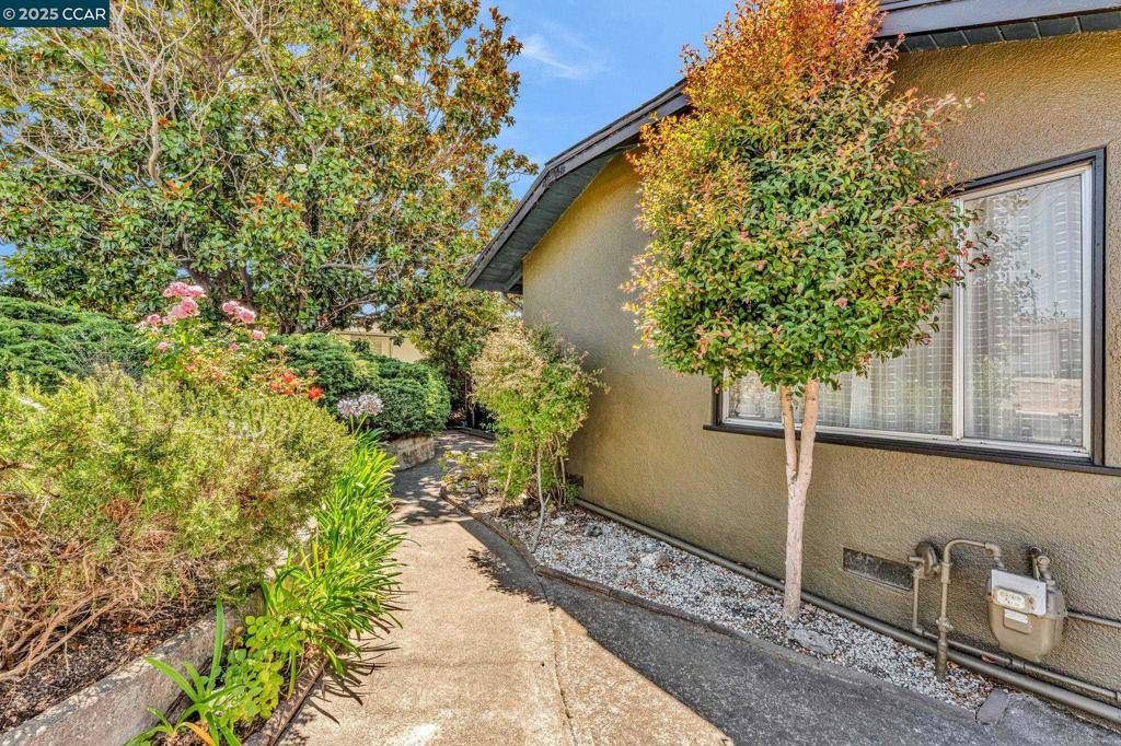 San Pablo, CA 94806,2573 Tara Hills Dr