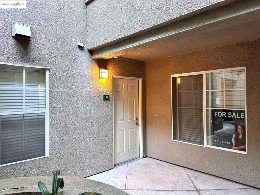 Oakland, CA 94618,320 Caldecott Ln #127