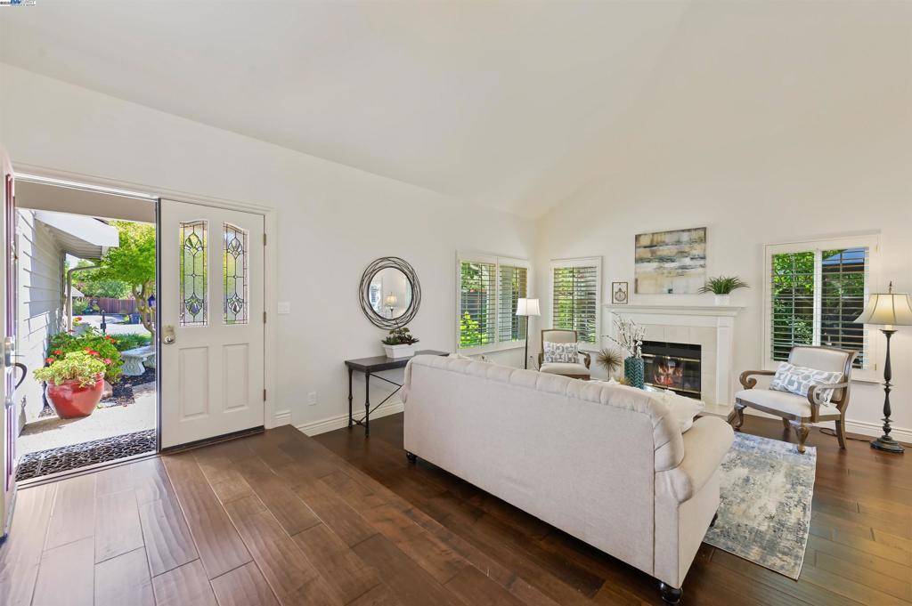 Pleasanton, CA 94588,3338 Marsh Hawk Court