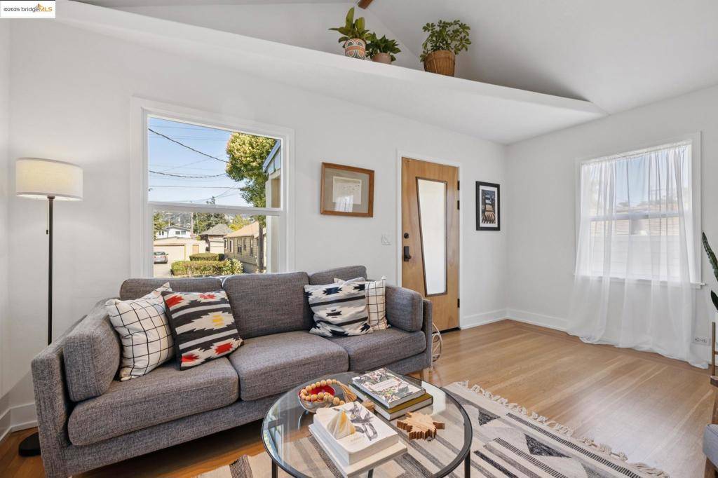 Berkeley, CA 94702,1622 Belvedere Ave
