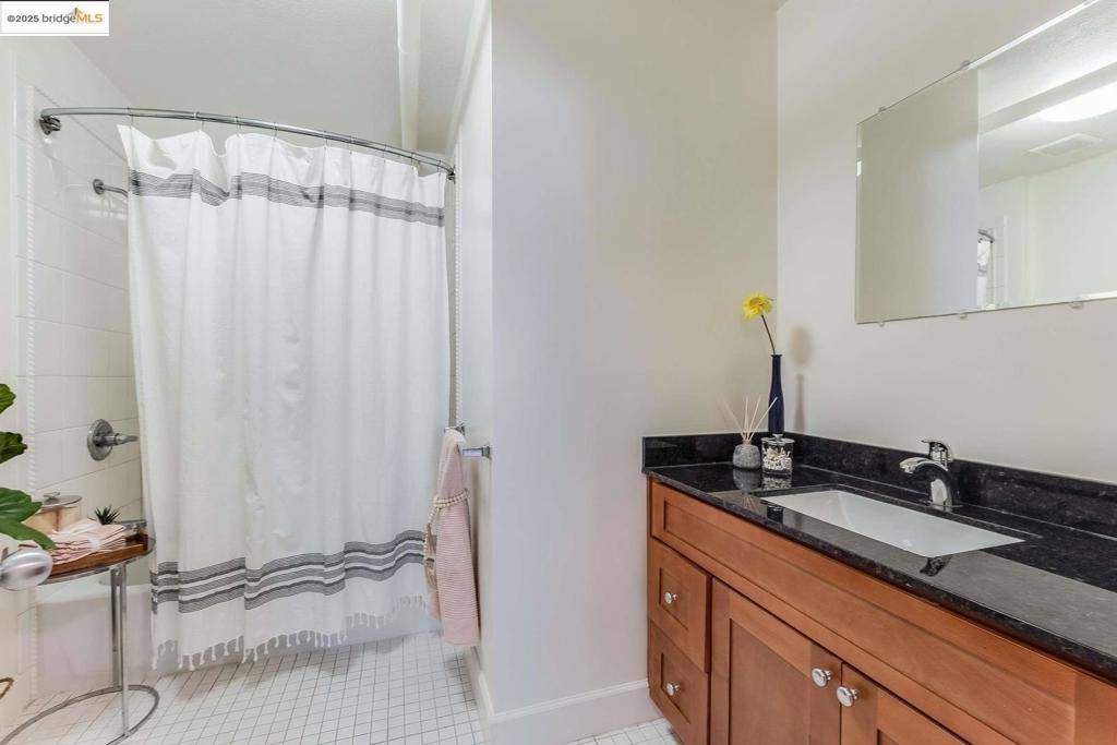Oakland, CA 94608,2842 Adeline ST #6
