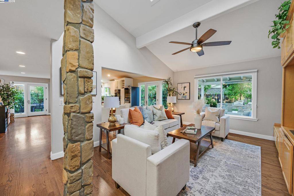 Pleasanton, CA 94588,7872 Meadowbrook Ct