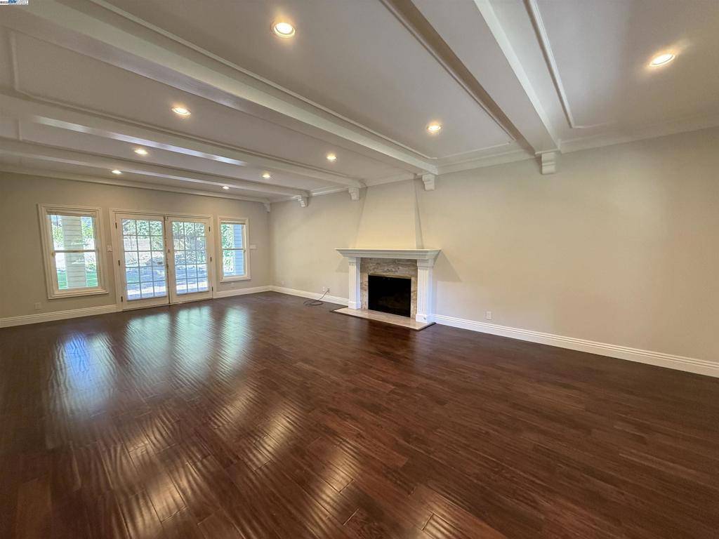 Palo Alto, CA 94301,470 Hale St