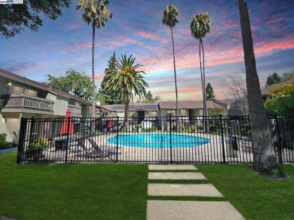 Walnut Creek, CA 94598,1241 Homestead Ave #206