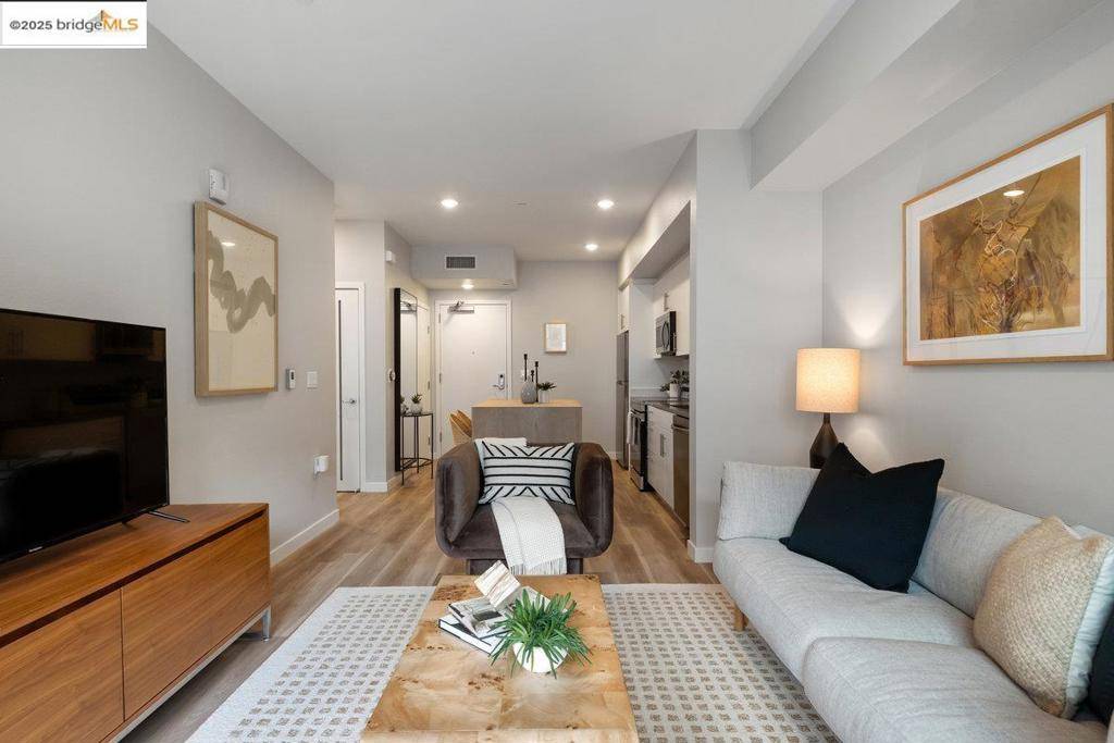 Oakland, CA 94606,260 Brooklyn Basin Way #409