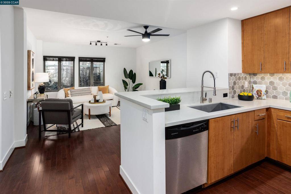 Oakland, CA 94612,438 W Grand Ave #528