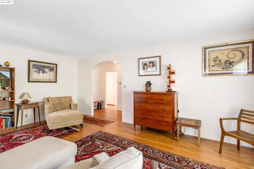 Oakland, CA 94605,7415 Circle Hill Dr