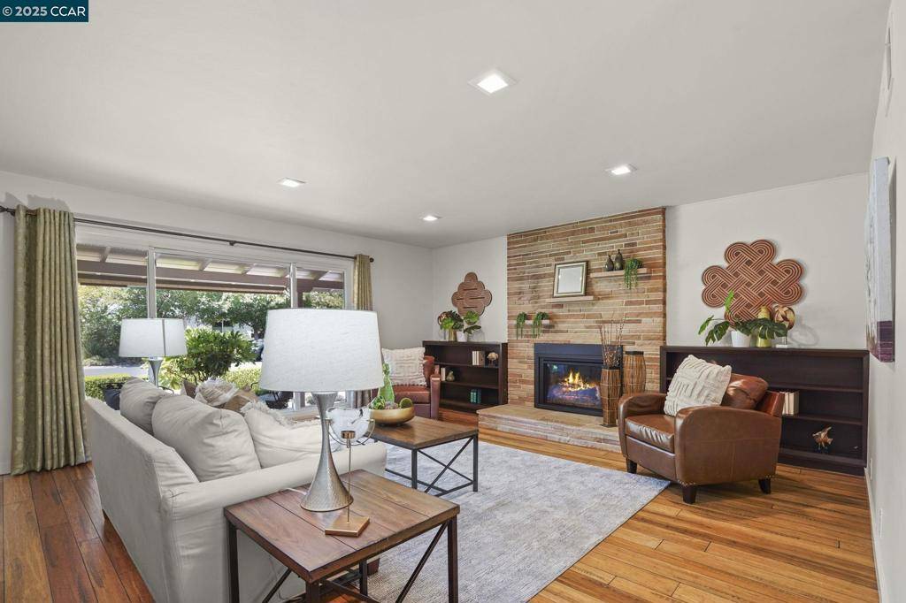 Martinez, CA 94553,8 Laurel Court