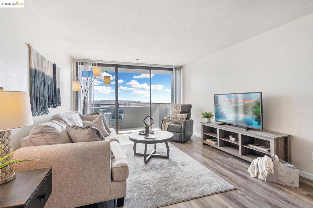 Albany, CA 94706,555 Pierce St #203