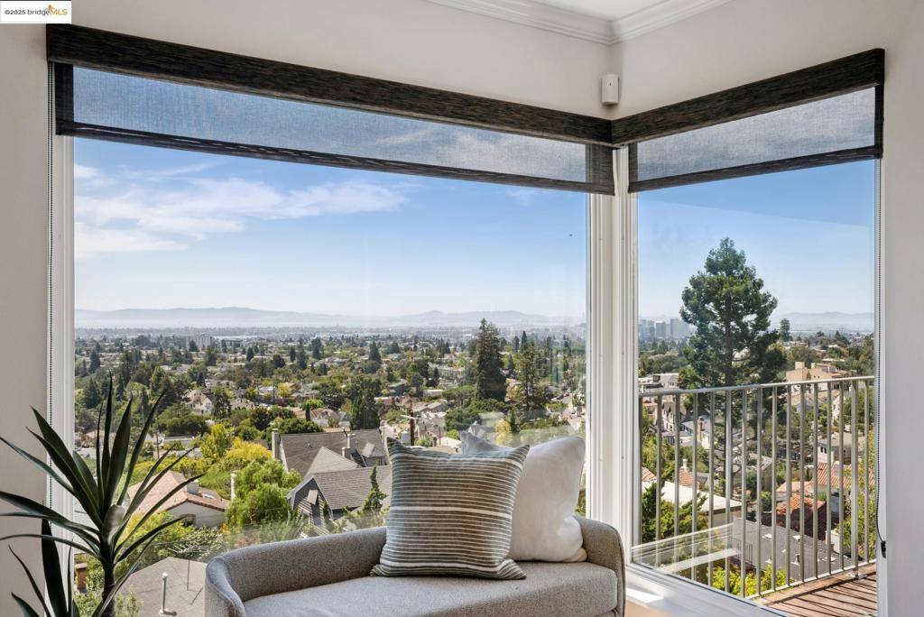 Oakland, CA 94602,1989 Oakview Dr