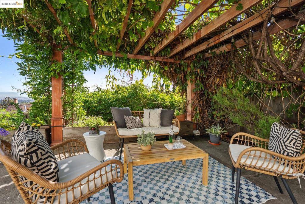 Oakland, CA 94602,1989 Oakview Dr